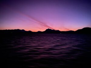 Sonnenaufgang im Polarmeer