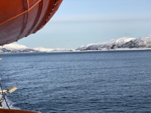Ausblick von der MS Nordnorge auf das Meer